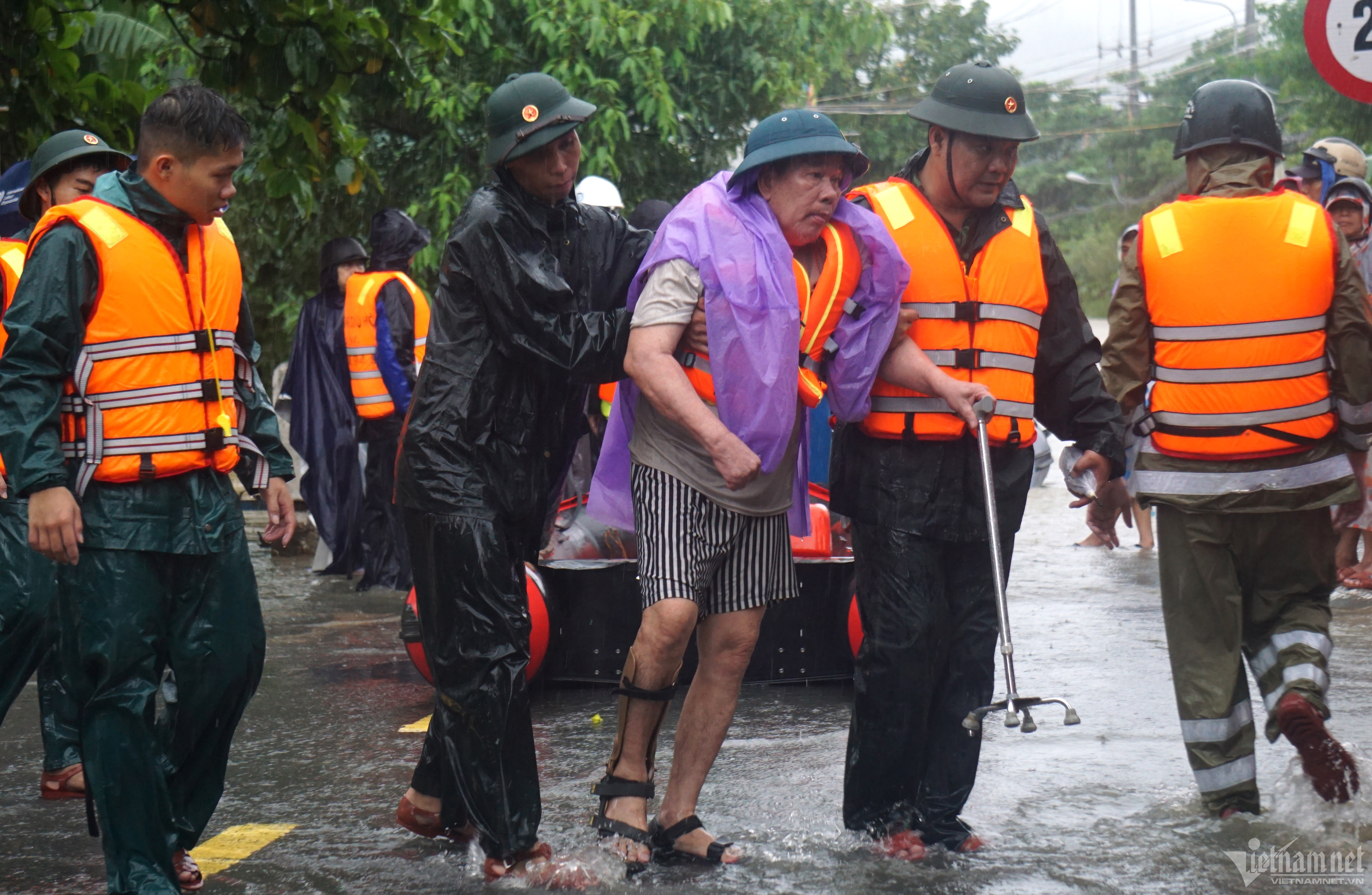 da nang cong an bo doi dam mua ung cuu dan vung tam lu 7 da nang cong an bo doi dam mua ung cuu dan vung tam lu 7