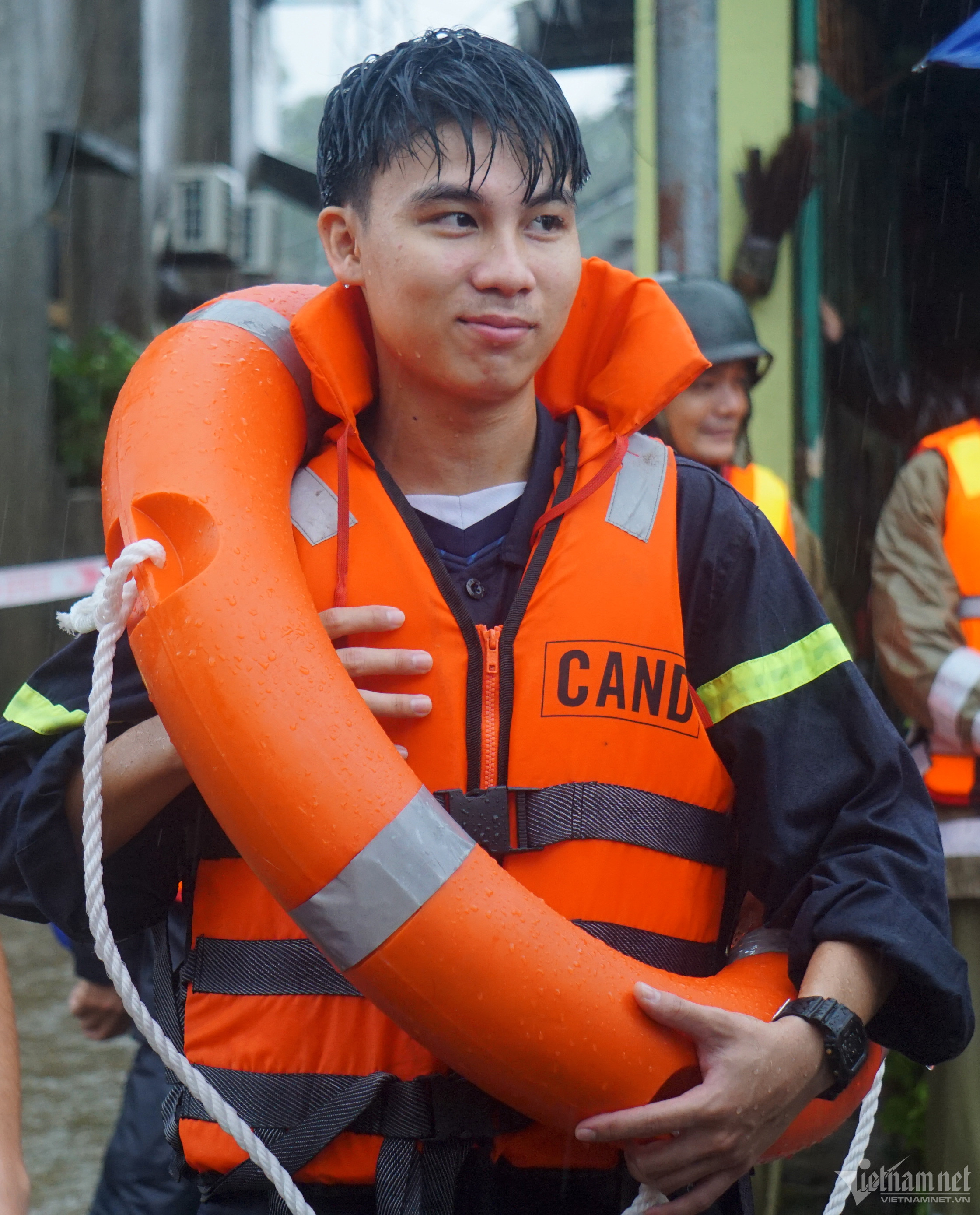 da nang cong an bo doi dam mua ung cuu dan vung tam lu 9 da nang cong an bo doi dam mua ung cuu dan vung tam lu 9