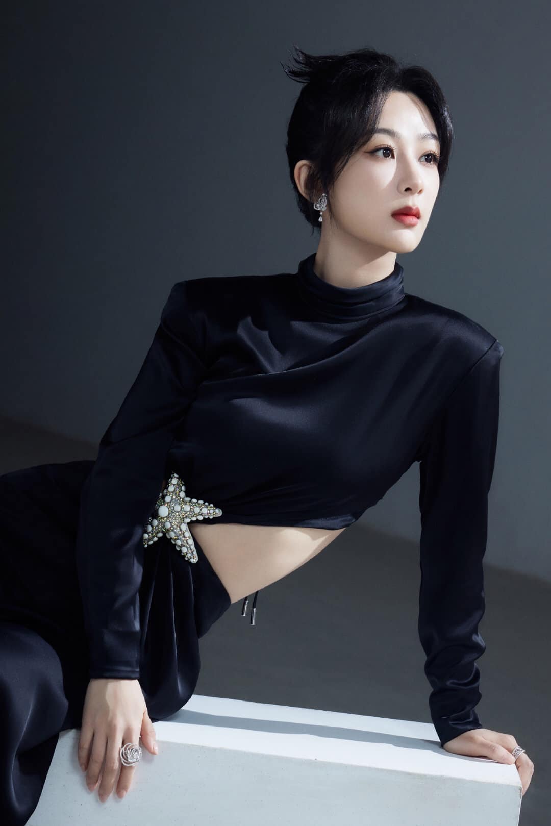 sao nu lap ky luc 120 ty luot xem chi nho 1 bo phim lot xac ngoan muc sau nhieu nam bi che kem sac 3 sao nu lap ky luc 120 ty luot xem chi nho 1 bo phim lot xac ngoan muc sau nhieu nam bi che kem sac 3