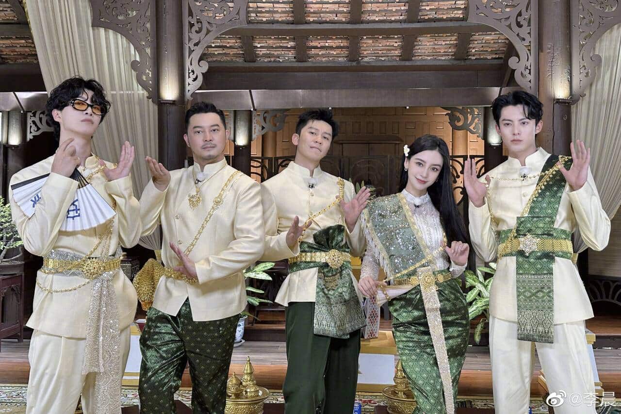 giua lan song tay chay tu khan gia angelababy cau cuu chong cu ruc rich ban biet thu 2 giua lan song tay chay tu khan gia angelababy cau cuu chong cu ruc rich ban biet thu 2