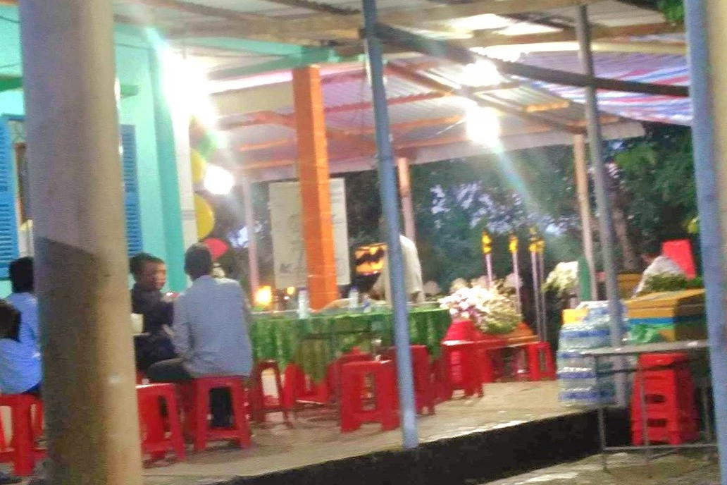 hai anh em bi set danh khi dang lop mai nha mot nguoi tu vong hai anh em bi set danh khi dang lop mai nha mot nguoi tu vong
