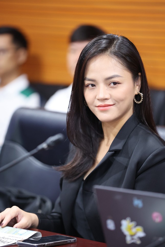 dien vien thu quynh rat soc khi bi reo ten trong video nhay cam 2 dien vien thu quynh rat soc khi bi reo ten trong video nhay cam 2
