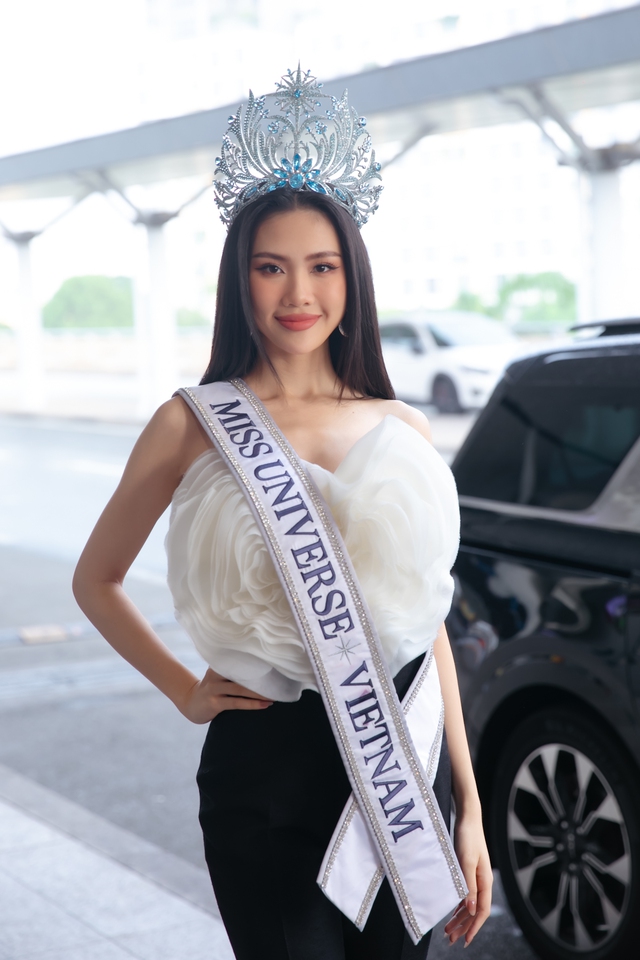 bui quynh hoa len duong du thi miss universe 2023 1 bui quynh hoa len duong du thi miss universe 2023 1