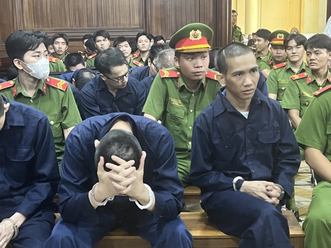tphcm tu hinh 18 bi cao do tang tru van chuyen mua ban 216kg ma tuy 1 tphcm tu hinh 18 bi cao do tang tru van chuyen mua ban 216kg ma tuy 1