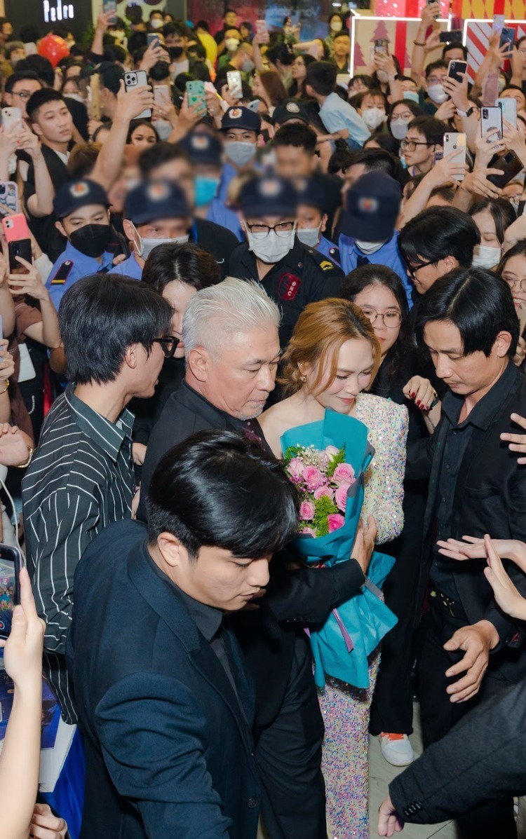 tung yuki ban ron bao ve westlife ho tong con gai cung my tam di su kien 3