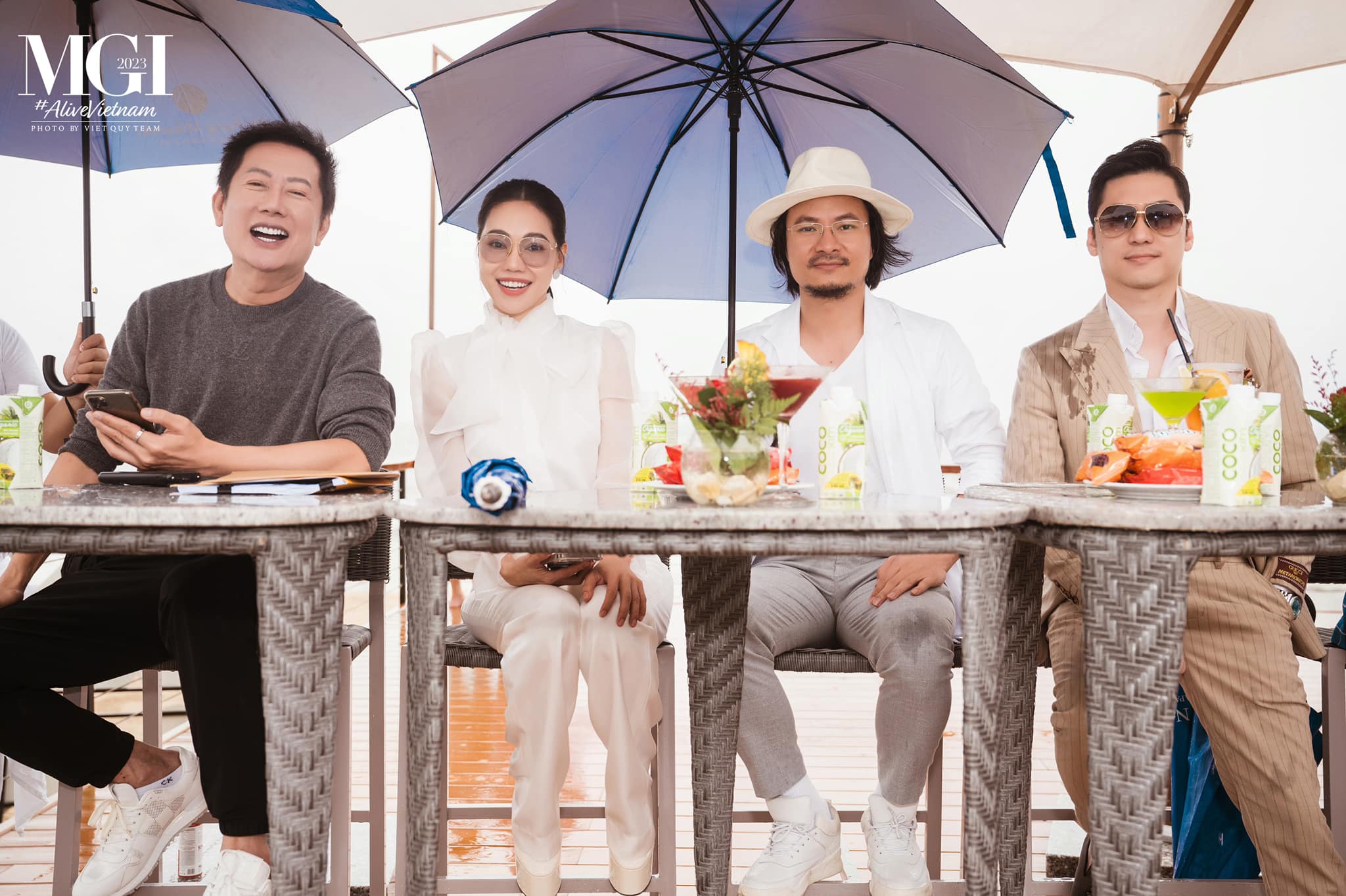 thoi trang doi dong dieu cua cap vo chong quyen luc dao dien hoang nhat nam va ceo pham kim dung 2 thoi trang doi dong dieu cua cap vo chong quyen luc dao dien hoang nhat nam va ceo pham kim dung 2