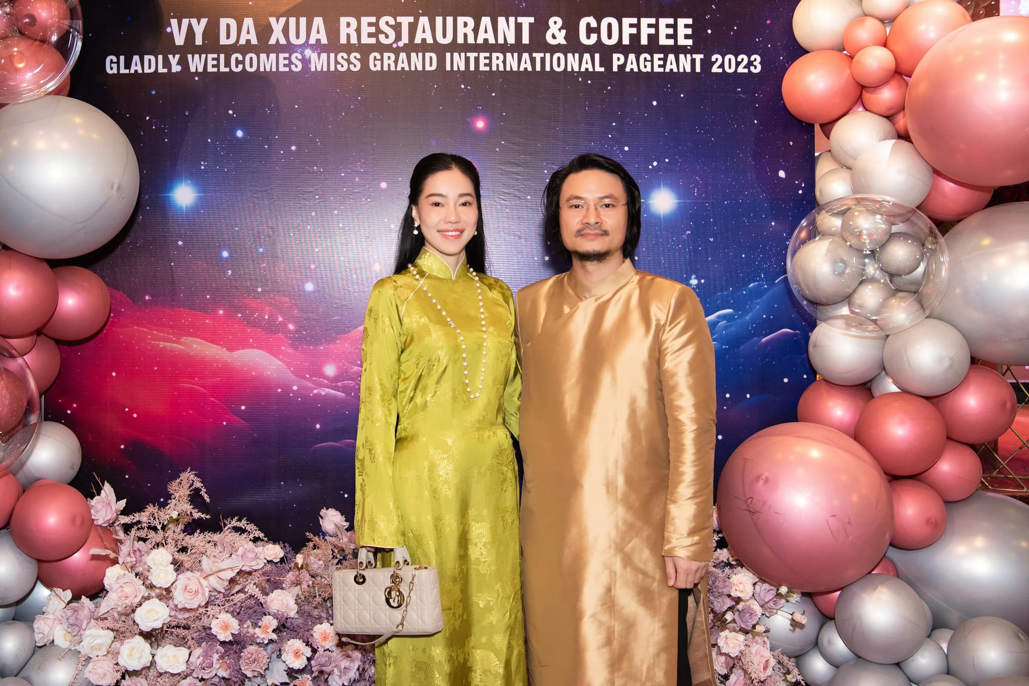thoi trang doi dong dieu cua cap vo chong quyen luc dao dien hoang nhat nam va ceo pham kim dung 41 thoi trang doi dong dieu cua cap vo chong quyen luc dao dien hoang nhat nam va ceo pham kim dung 41