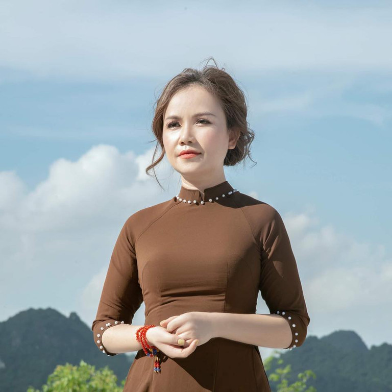 dien vien hoang yen bat ngo thong bao xuong toc di tu 2 dien vien hoang yen bat ngo thong bao xuong toc di tu 2