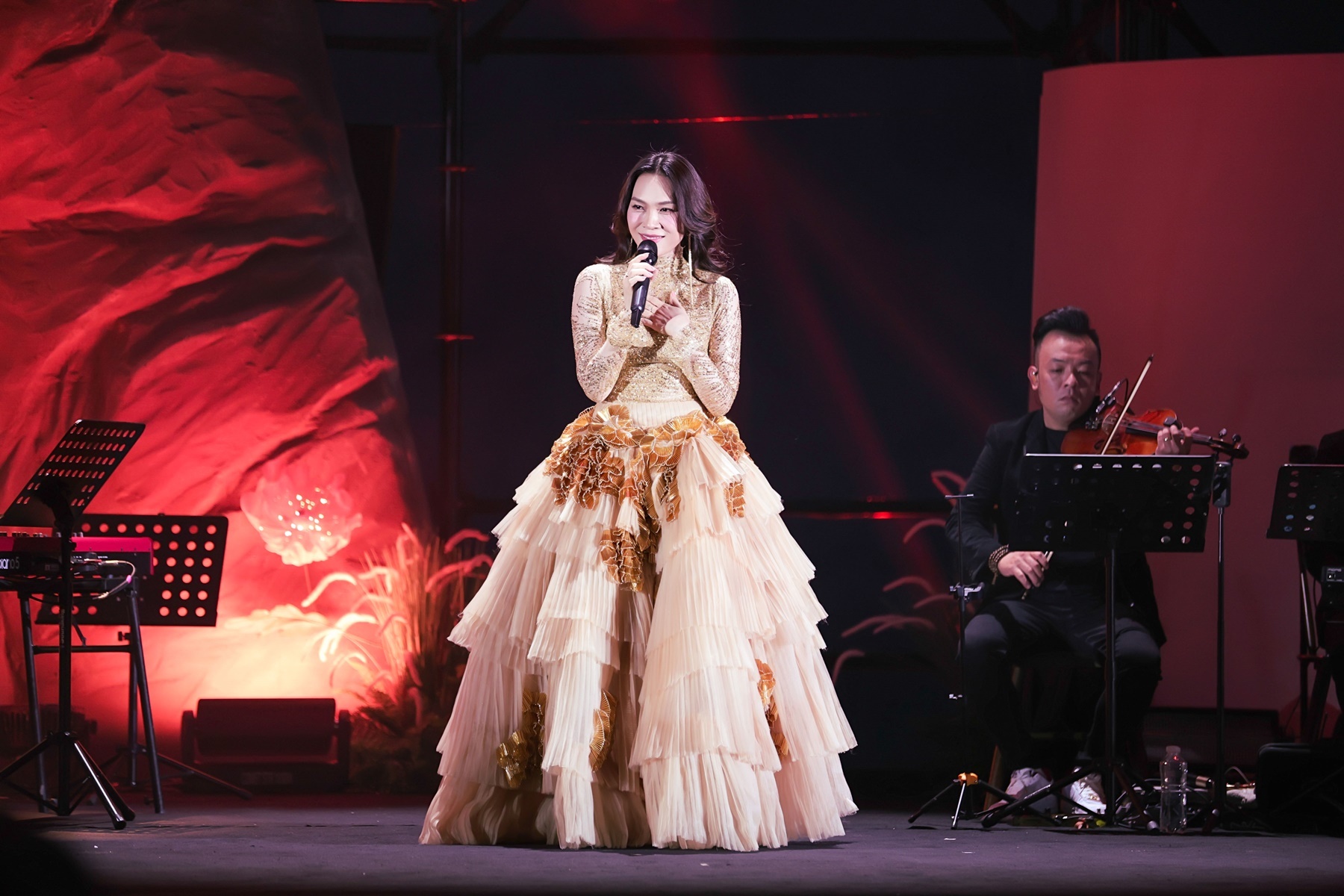 my tam khang dinh vi the trong liveshow my soul 1981 tai quang ninh 2 my tam khang dinh vi the trong liveshow my soul 1981 tai quang ninh 2