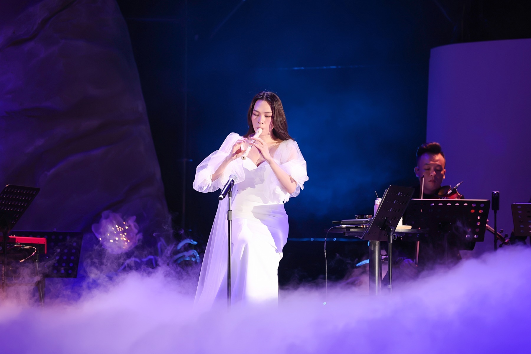 my tam khang dinh vi the trong liveshow my soul 1981 tai quang ninh 5 my tam khang dinh vi the trong liveshow my soul 1981 tai quang ninh 5