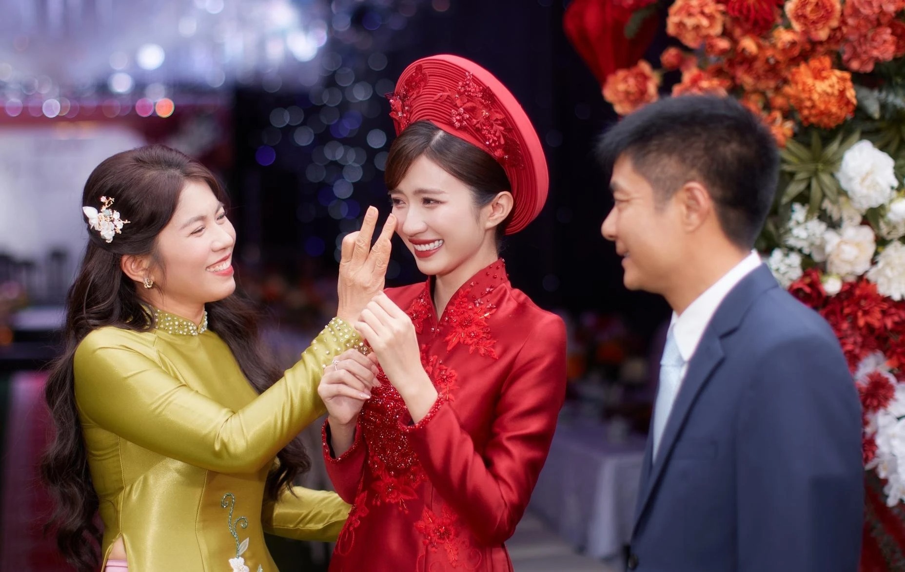 ngoc huyen chinh thuc len xe hoa