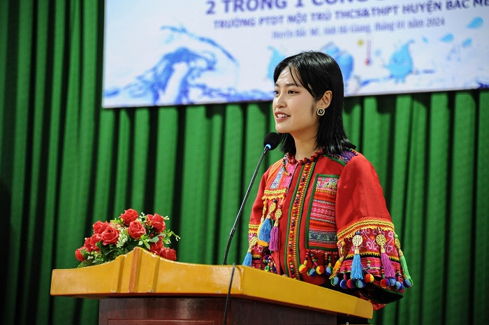 hoa hau nong thuy hang mang tet som den voi nguoi dan lang dia nguc 2
