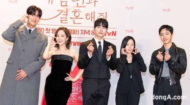 hot park min young va dan cast phim co di ma lay chong toi den viet nam du lich 1 hot park min young va dan cast phim co di ma lay chong toi den viet nam du lich 1