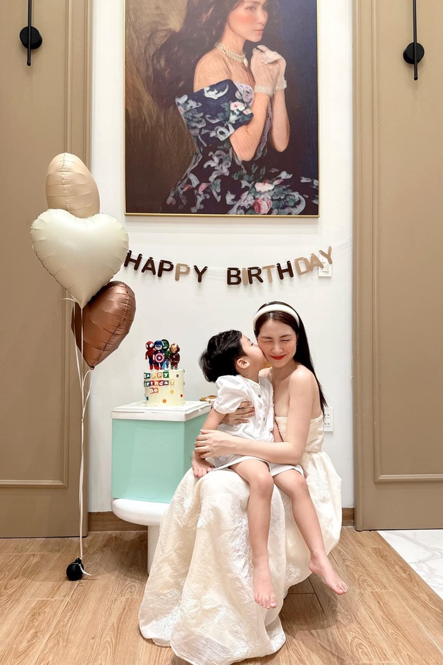 hoa minzy buon ba tiet lo con trai theo bo sang uc 3