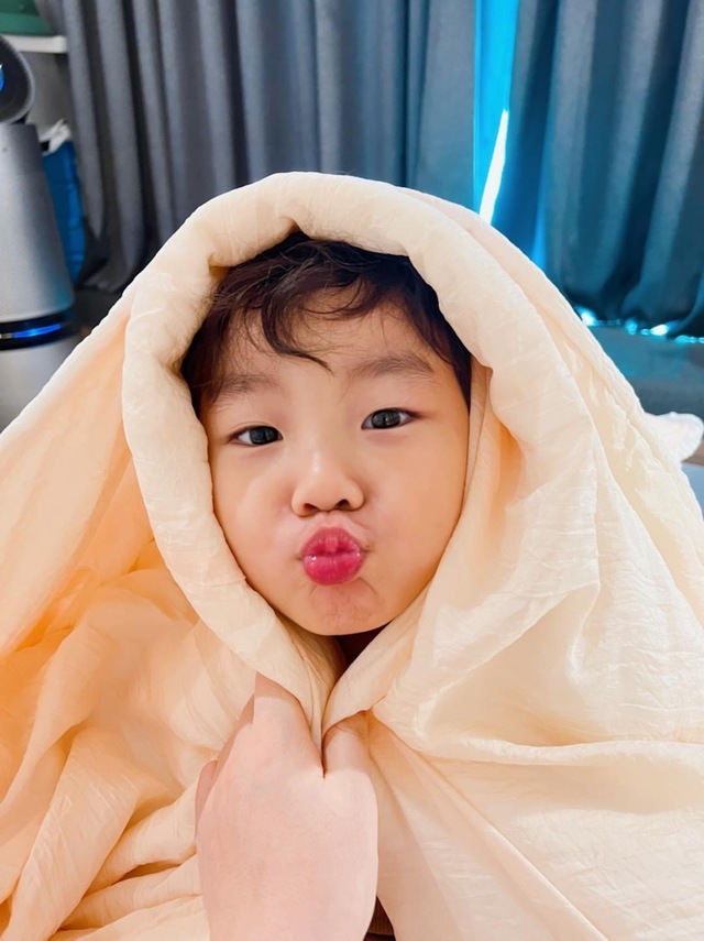 hoa minzy buon ba tiet lo con trai theo bo sang uc 5