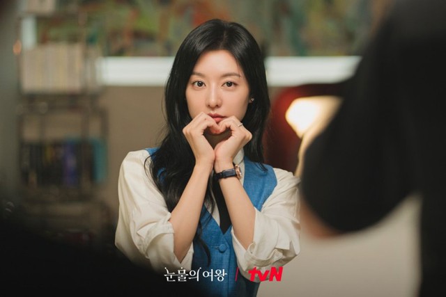 kim ji won khien khan gia het loi khen ngoi nhan sac trong nu hoang nuoc mat 4 kim ji won khien khan gia het loi khen ngoi nhan sac trong nu hoang nuoc mat 4
