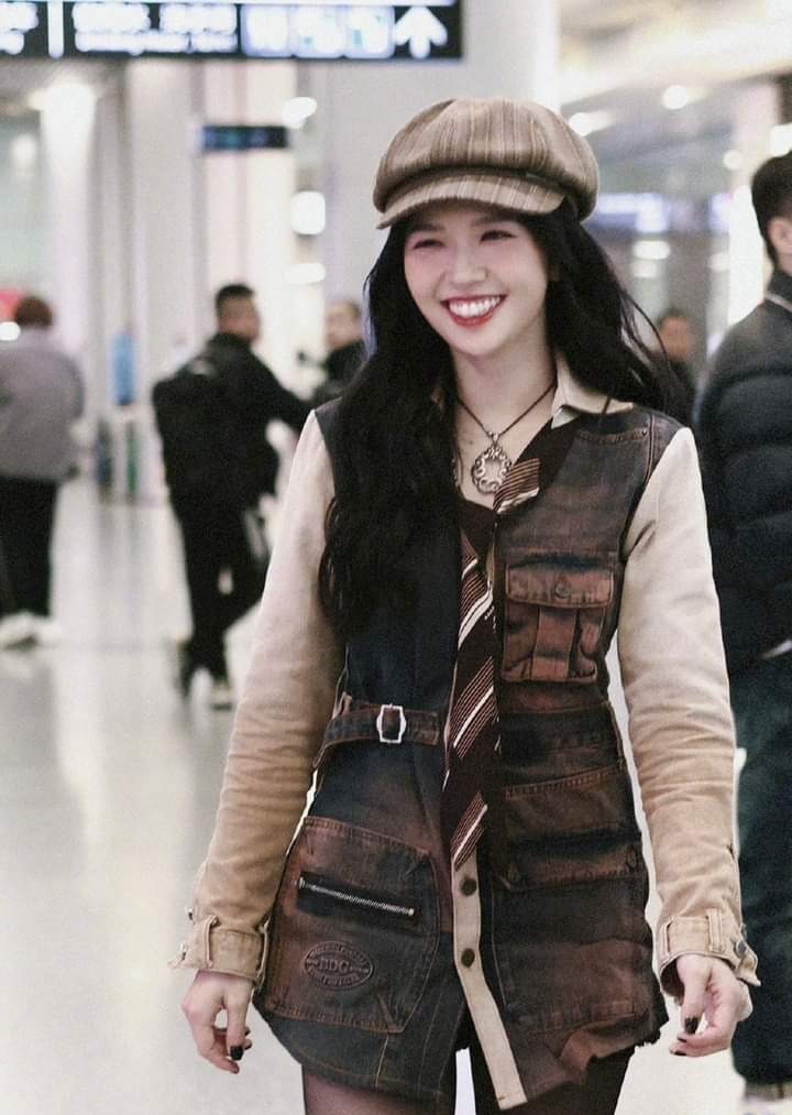 suni ha linh bi tom gon khi ghi hinh dap gio tai trung quoc 2