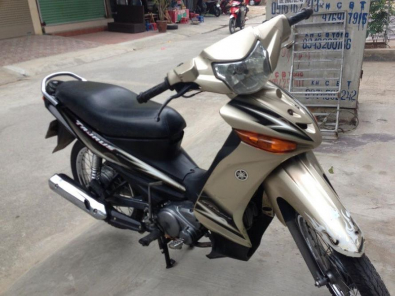 mau thuan gia dinh chong dung dao phay chem vo 2