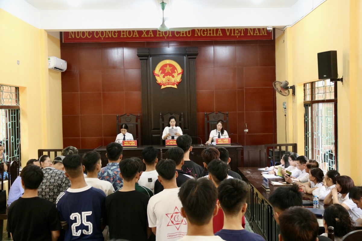 41 thanh thieu nien linh an vi gay roi trat tu cong cong 41 thanh thieu nien linh an vi gay roi trat tu cong cong