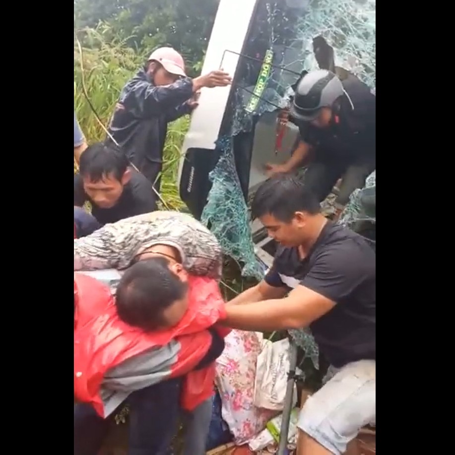 va cham xe tren quoc lo 14 nhieu hanh khach so hai gao khoc va cham xe tren quoc lo 14 nhieu hanh khach so hai gao khoc