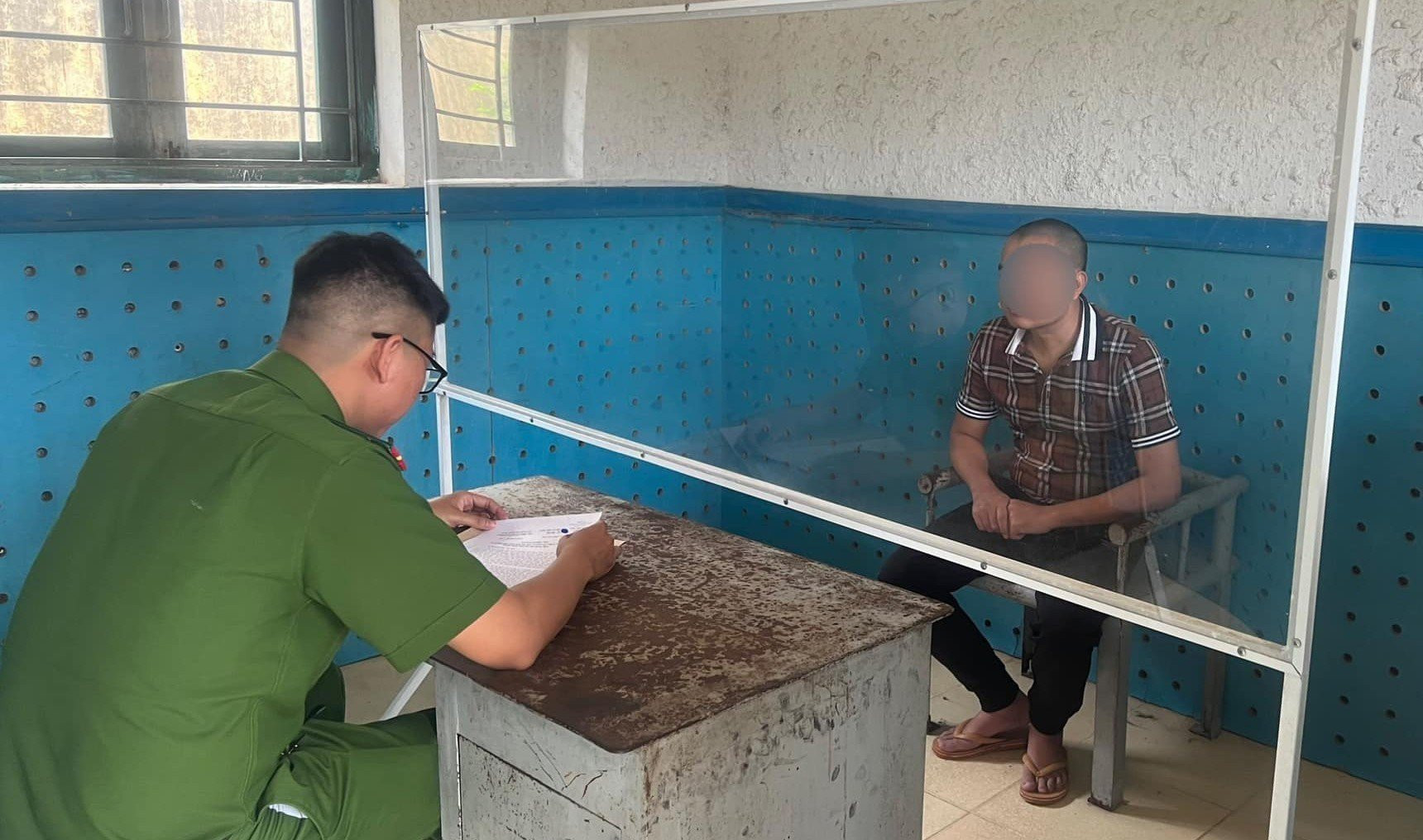 phat hien nhieu o to van tai co dau hieu su dung tem kiem dinh gia tai cong ty nam tien phat hien nhieu o to van tai co dau hieu su dung tem kiem dinh gia tai cong ty nam tien