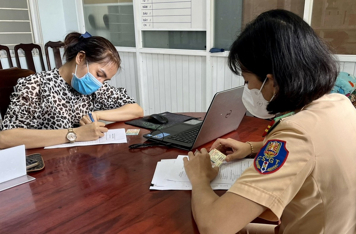 xu phat nu tai xe lai xe di nguoc chieu tren quoc lo tuoc giay phep lai xe xu phat nu tai xe lai xe di nguoc chieu tren quoc lo tuoc giay phep lai xe