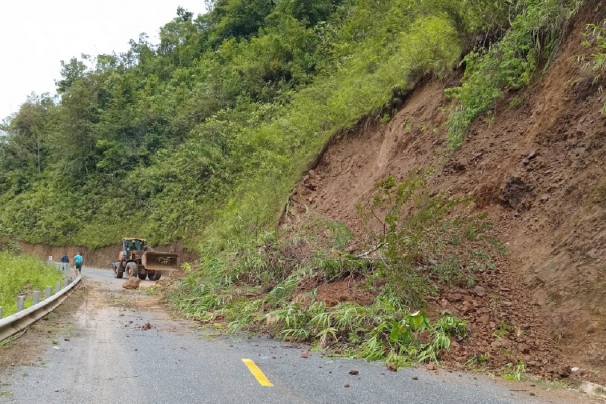 sat lo dat o bac kan vui lap mot ngoi nha khien be gai 7 tuoi tu vong2 sat lo dat o bac kan vui lap mot ngoi nha khien be gai 7 tuoi tu vong2