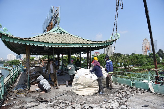 hinh anh du thuyen cuoi cung duoc thao do ra khoi ho tay 5