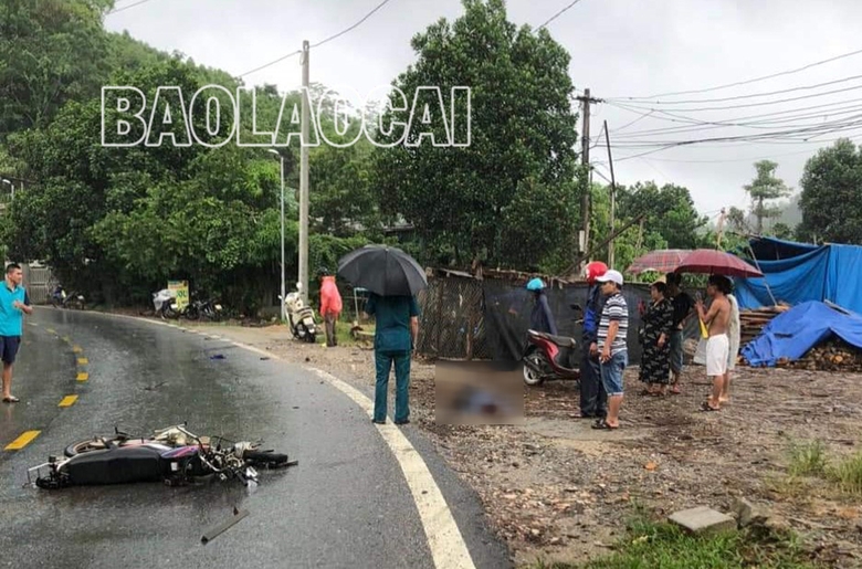 va cham giao thong nghiem trong tren quoc lo 4e qua lao cai khien 2 nguoi thiet mang copy