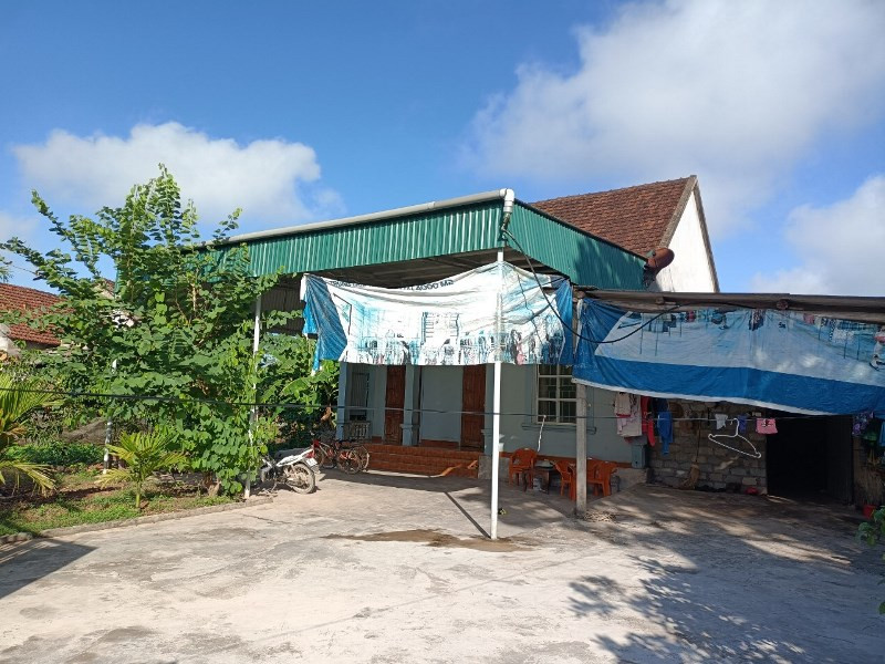 mau thuan gia dinh nguoi phu nu bi chong dung dao nhon dam xuyen lung2 mau thuan gia dinh nguoi phu nu bi chong dung dao nhon dam xuyen lung2