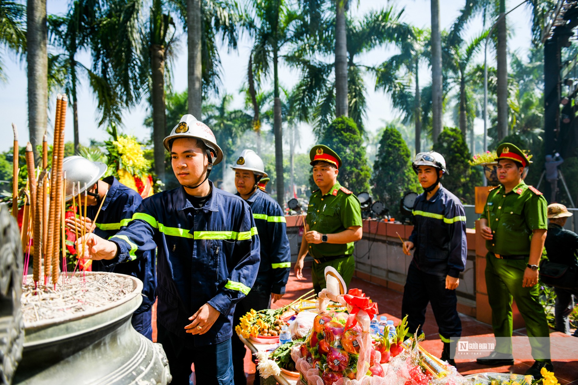 canh sat pccc dang huong tri an cac anh hung liet sy3 canh sat pccc dang huong tri an cac anh hung liet sy3