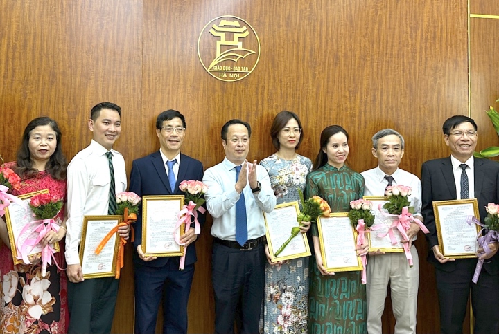giam doc so gddt ha noi trao quyet dinh bo nhiem loat chuc vu hieu truong hieu pho giam doc so gddt ha noi trao quyet dinh bo nhiem loat chuc vu hieu truong hieu pho