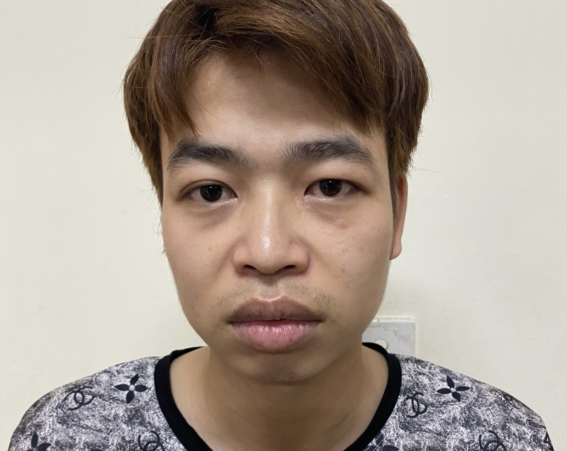 nam thanh nien dung man kich bi tra tan chat ngon tay de tong tien gia dinh nam thanh nien dung man kich bi tra tan chat ngon tay de tong tien gia dinh