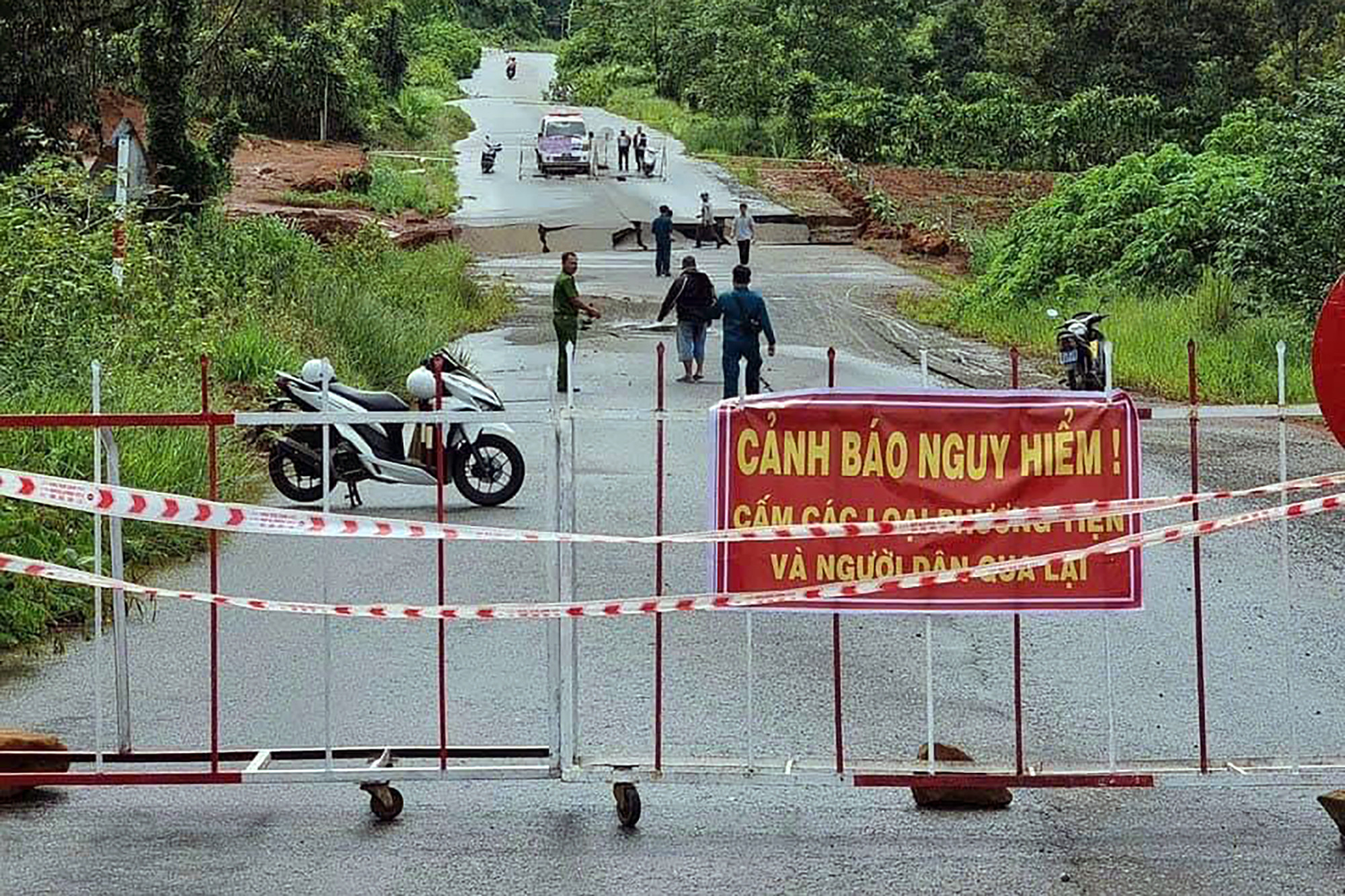 nhieu tuyen duong tranh o lam dong sut lun nut toac nghiem trong nhieu tuyen duong tranh o lam dong sut lun nut toac nghiem trong