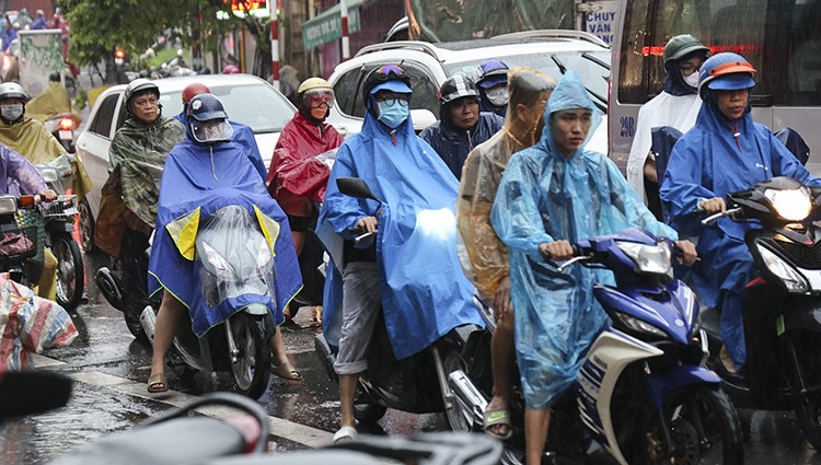 toan canh duong pho ha noi tac nghen nhieu gio nguoi dan chat vat di chuyen trong mua9 toan canh duong pho ha noi tac nghen nhieu gio nguoi dan chat vat di chuyen trong mua9