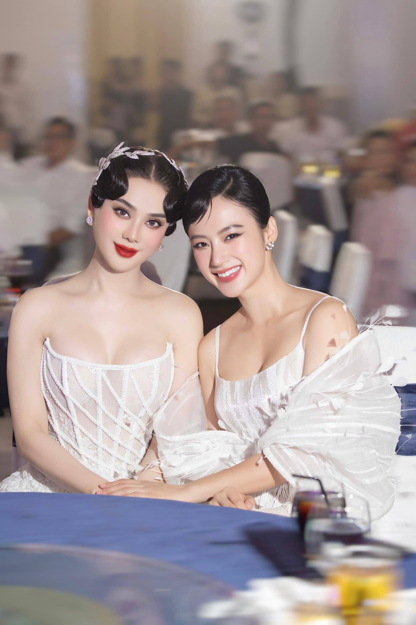 hon angela phuong trinh gan 20 tuoi cong chua lam khanh chi dep khong kem dan em2 hon angela phuong trinh gan 20 tuoi cong chua lam khanh chi dep khong kem dan em2