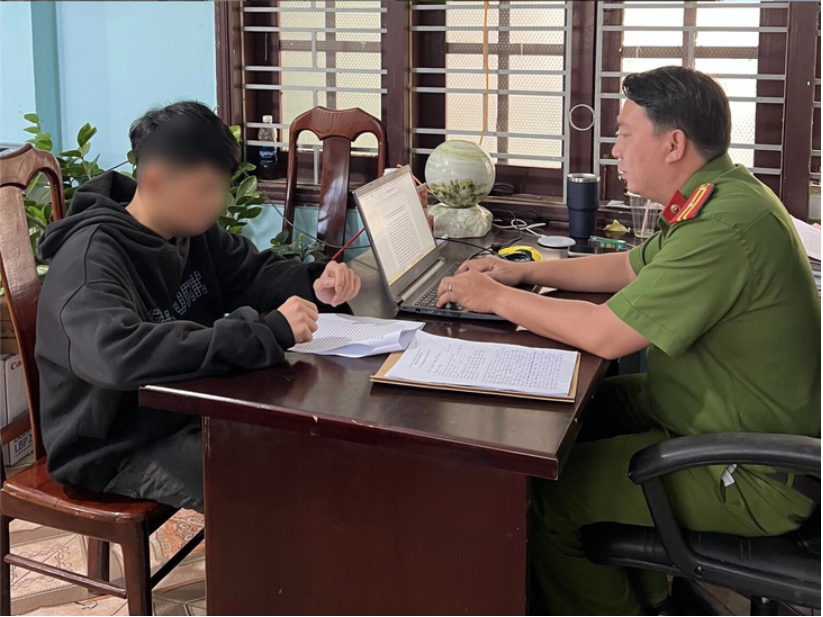 tam giu hinh su nhom doi tuong nem da xe khach luu thong tren duong ho chi minh tam giu hinh su nhom doi tuong nem da xe khach luu thong tren duong ho chi minh