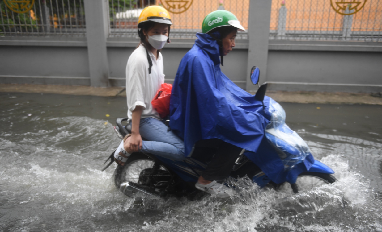 ha noi mua lon co nguy co gay ngap4