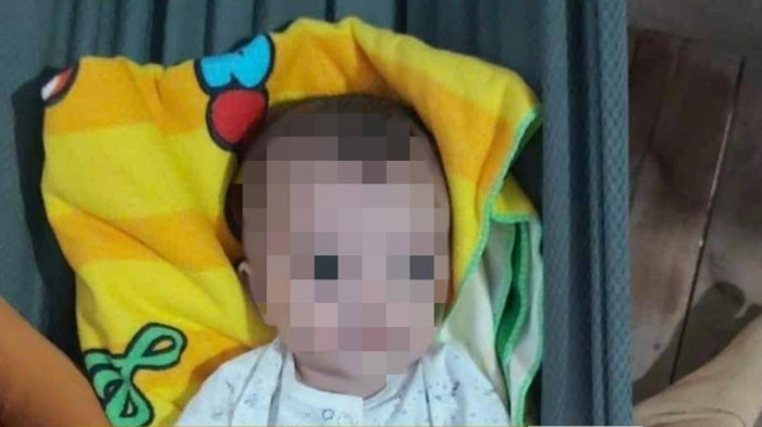 xot xa be trai khoang 5 thang tuoi bi bo roi ben duong cung 2 binh sua xot xa be trai khoang 5 thang tuoi bi bo roi ben duong cung 2 binh sua