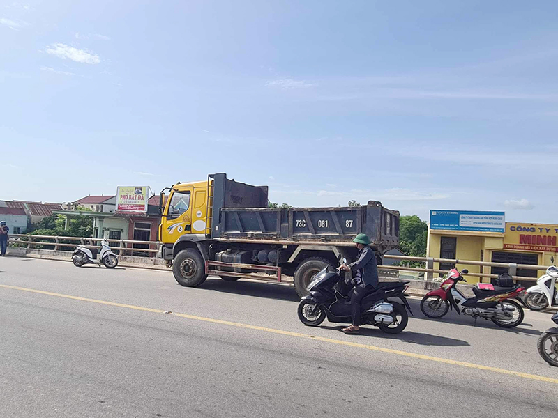 2 co giao mam non gap tai nan thuong tam tren duong di tap huan o quang binh