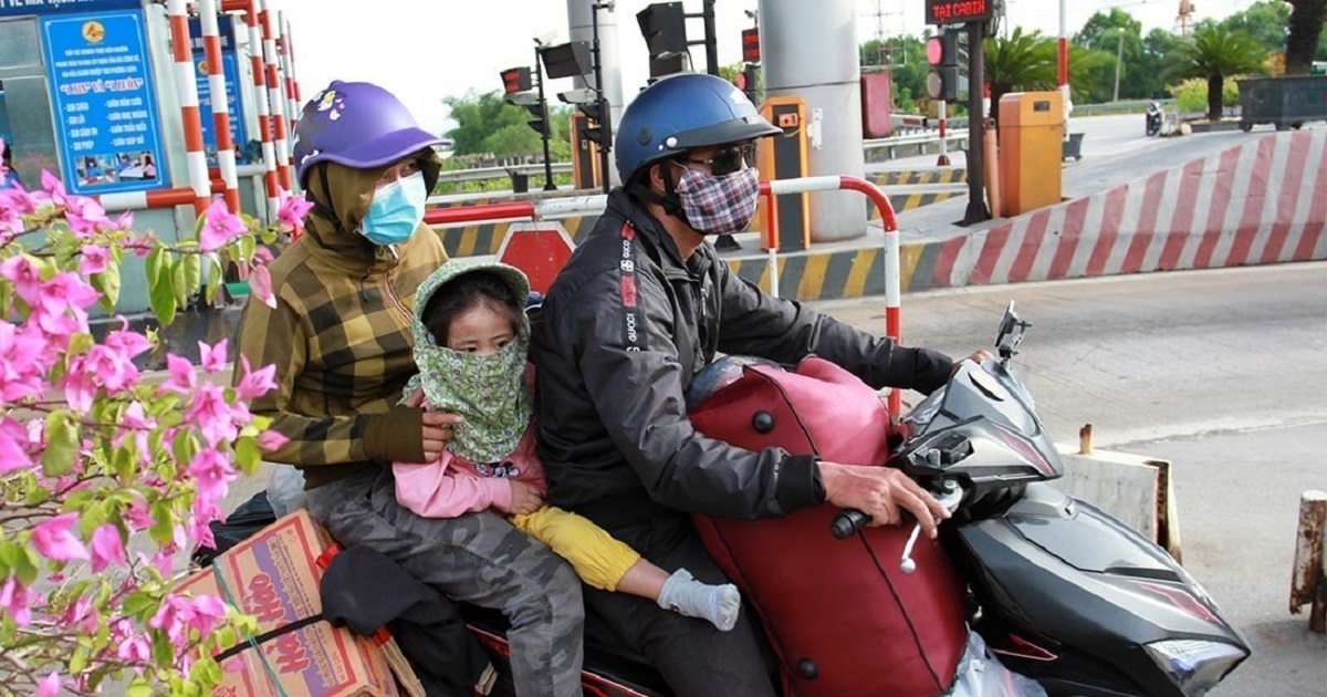 bo cong an de xuat bo sung truong hop tai xe xe may duoc phep cho toi da 2 nguoi