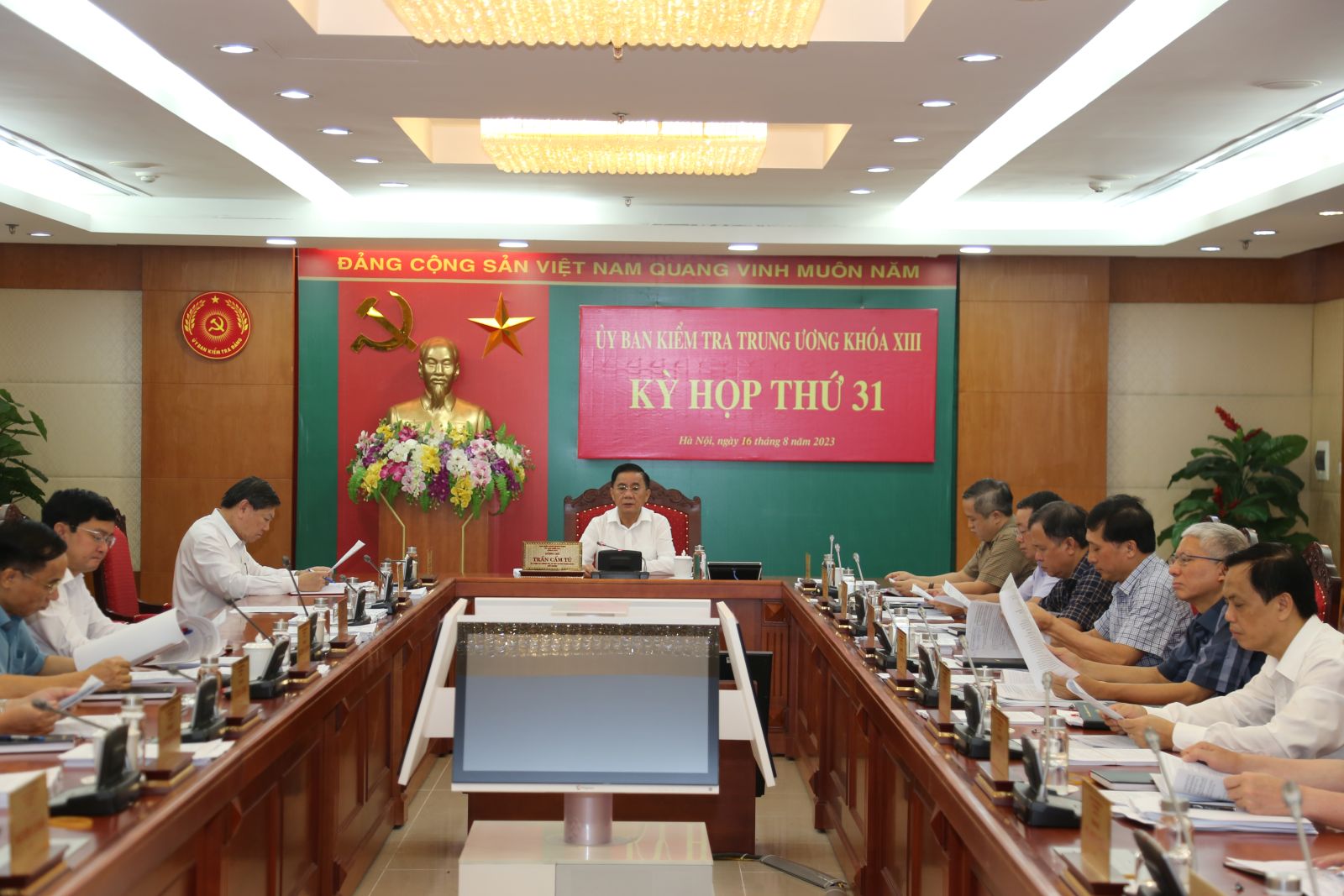 bi thu tinh uy ben tre le duc tho bi de nghi xu ly ky luat bi thu tinh uy ben tre le duc tho bi de nghi xu ly ky luat