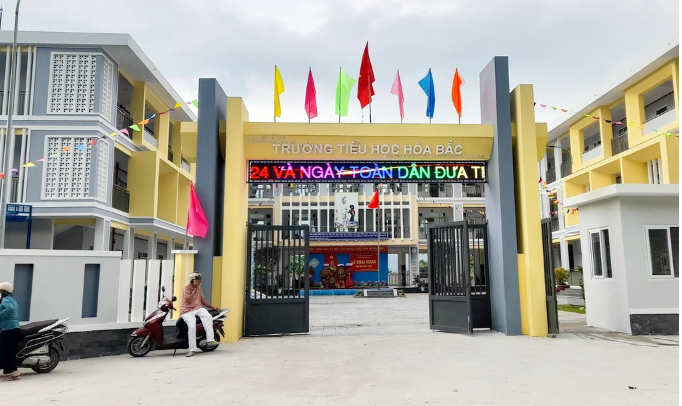 phu huynh khong dong y sap nhap truong gan 60 em hoc sinh chua duoc den lop du da khai giang nam hoc moi phu huynh khong dong y sap nhap truong gan 60 em hoc sinh chua duoc den lop du da khai giang nam hoc moi