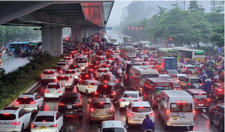 mua lon giao thong thu do dinh tre nguoi dan chat vat tim duong di chuyen