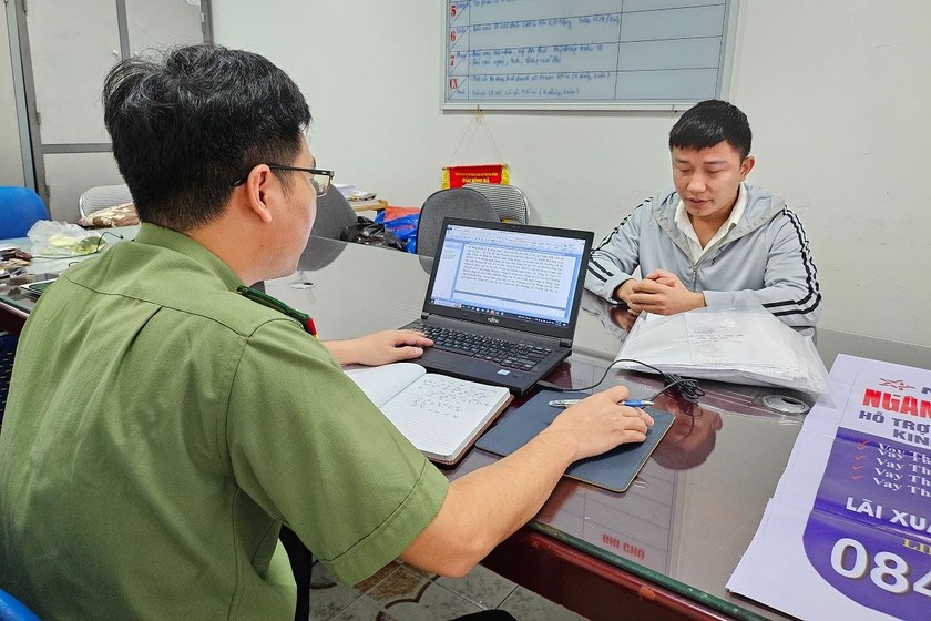 20230914 091007 gia danh nhan vien ngan hang 8010
