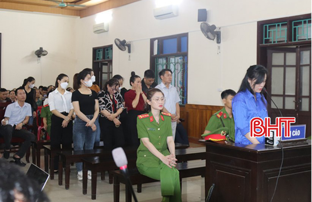 hotgirl lua dao chiem doat 125 ty dong linh an chung than3 hotgirl lua dao chiem doat 125 ty dong linh an chung than3