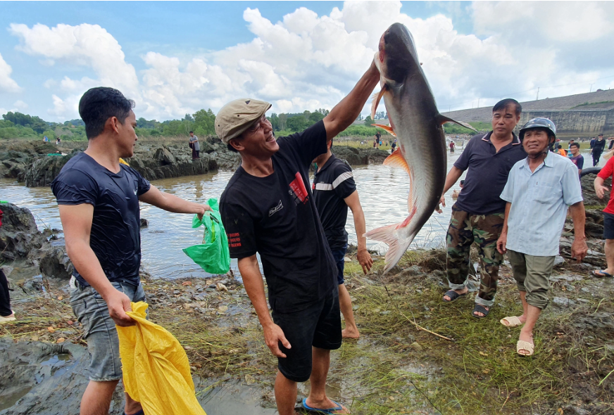 ho tri an xa tran nguoi dan no nuc di san loc troi12