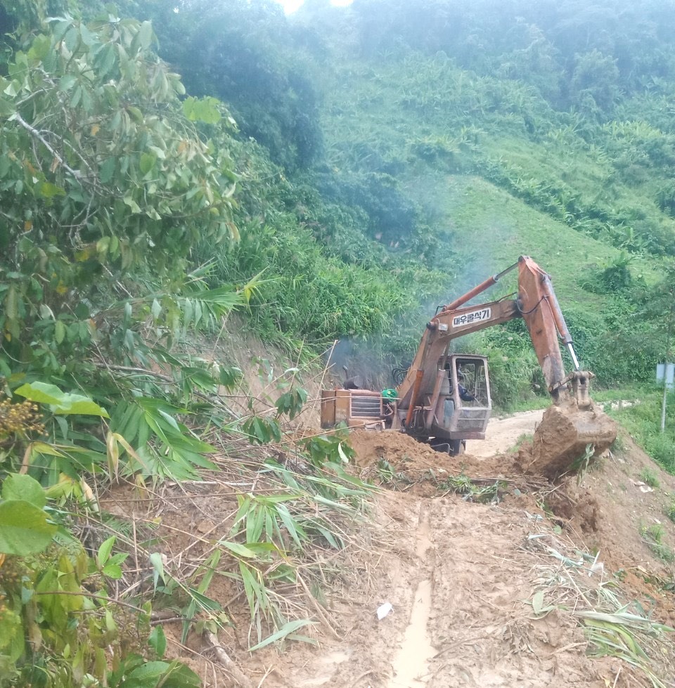 mua lon keo dai vung bien quang nam bi dat trong tinh trang bao dong2 mua lon keo dai vung bien quang nam bi dat trong tinh trang bao dong2