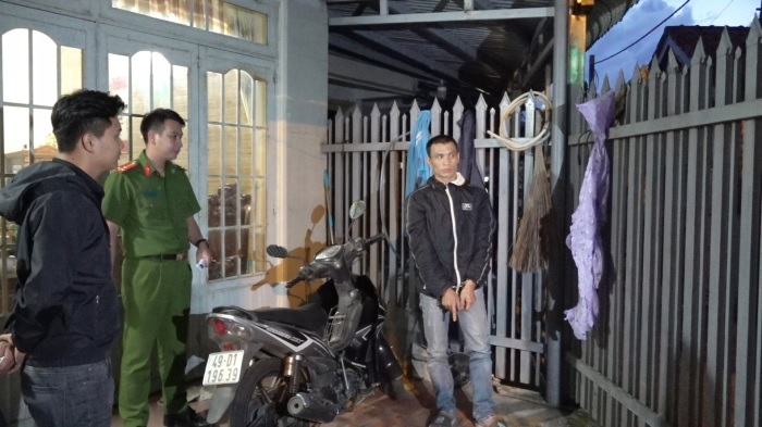 tin tuc an ninh hinh su 17 10 2023 dot kich song bai trong phong tra o tphcm bat qua tang 8 doi tuong tren 2 chieu bac2