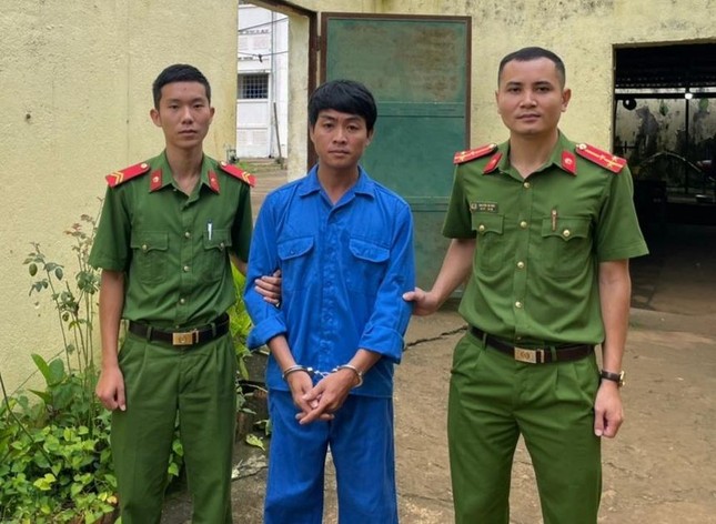 tin tuc an ninh hinh su 19 10 2023 bat doi tuong lua tien lam ho so xin tro cap cua nguoi dan bi anh huong do thien tai tin tuc an ninh hinh su 19 10 2023 bat doi tuong lua tien lam ho so xin tro cap cua nguoi dan bi anh huong do thien tai